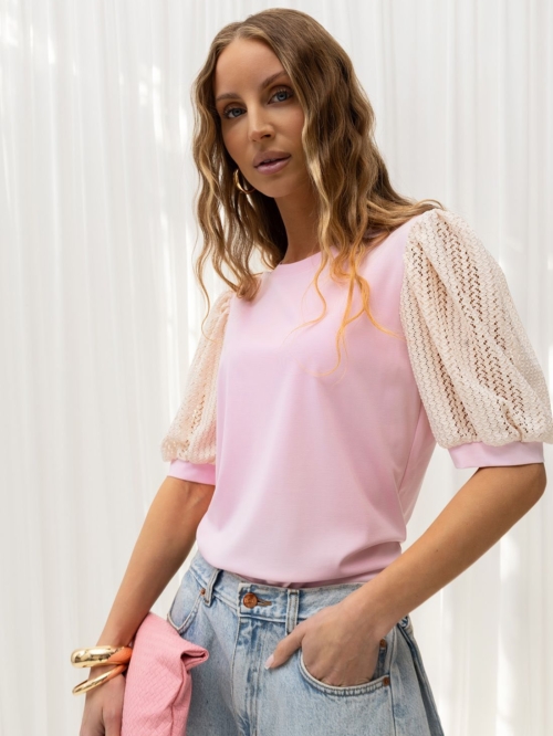 BLAZKA DAMSKA BUFKA Z AŻUROWYMI RĘKAWKAMI - RÓŻOWA